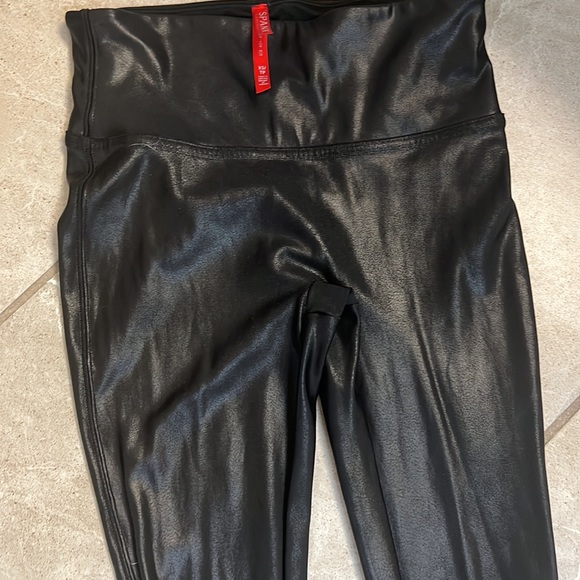Spanx leggings like new - Picture 4 of 4